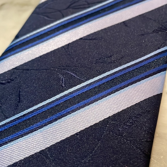 🔥5 for $15🔥 - Two Men’s neckties - Picture 6 of 16